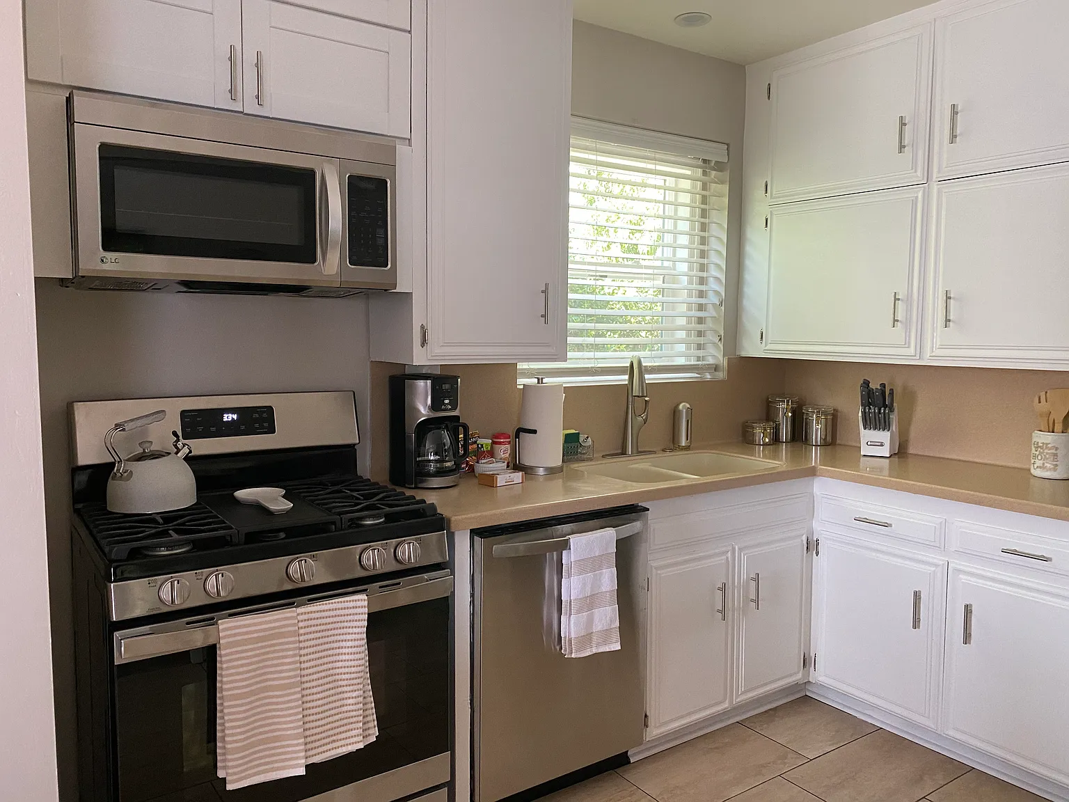 5944 Irvine Ave — Photo 4