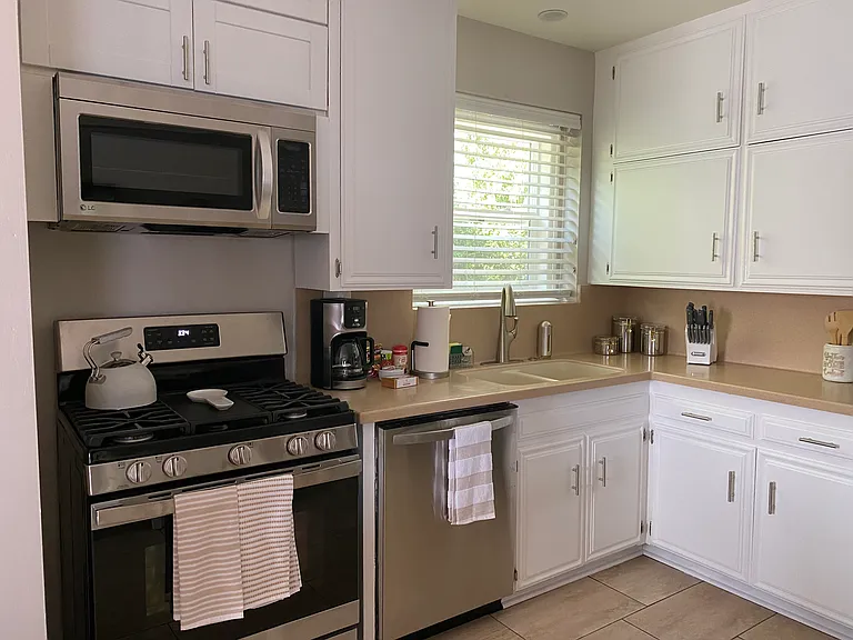 5944 Irvine Ave — Photo 4