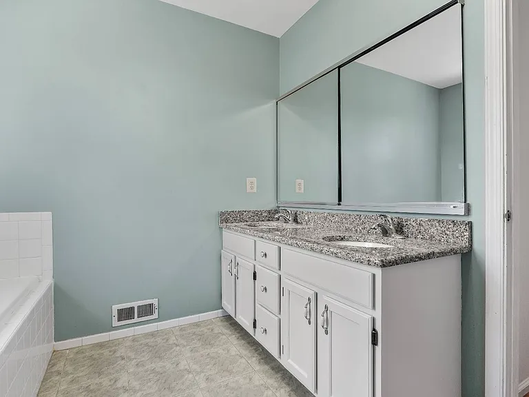 11 Banff Dr — Photo 22