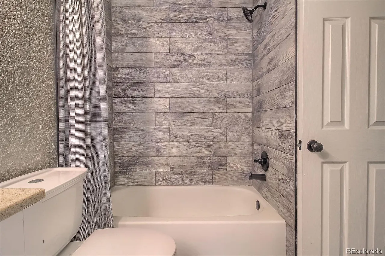 2 bed, 1.5 bath, 1064 sqft, $1,800 — Photo 4