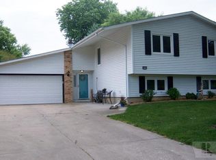 2210 Wakefield Dr, Marshalltown, IA 50158