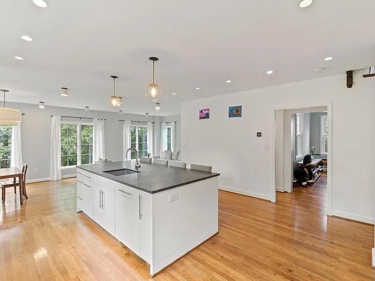 Modern kitchen with ample surfaces and storage