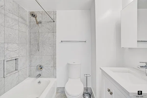 Rented by R New York | media 21