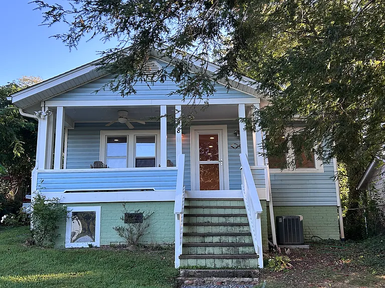 8 Pineview Rd — Photo 1