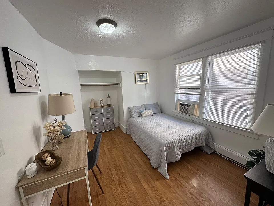 Avenue Commons LLC
