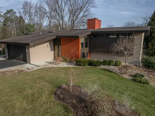 4200 Berkshire Ct, Midland, MI 48640