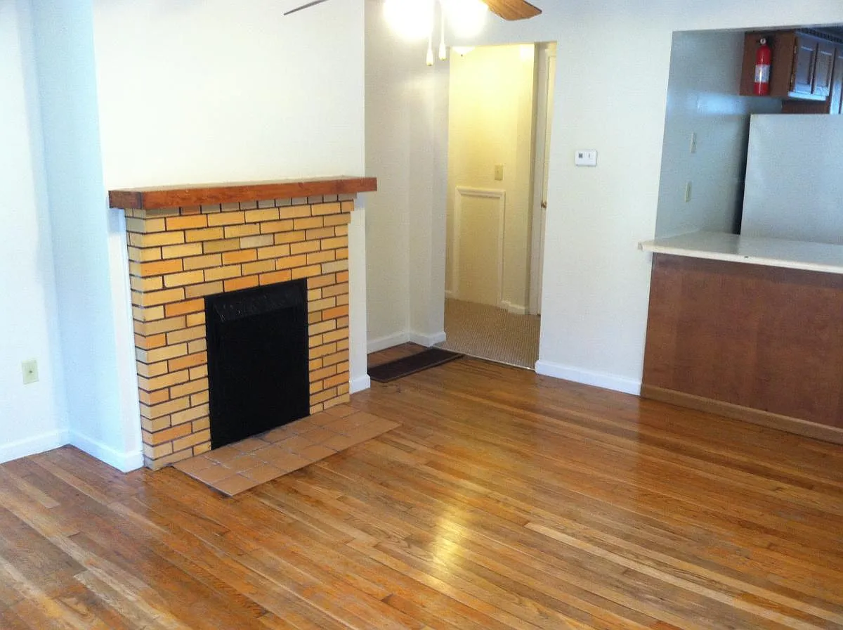 2 bed, 700 sqft, $750 — Photo 3