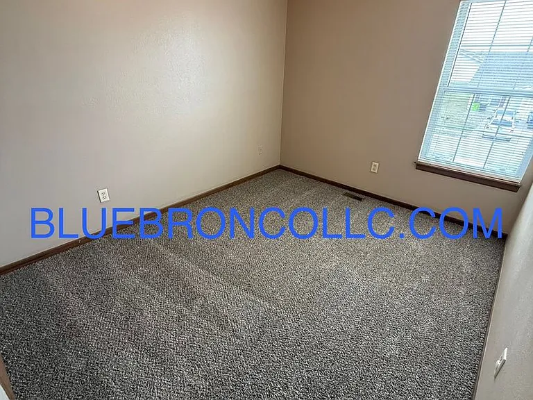 619 Willow Ln #B — Photo 10
