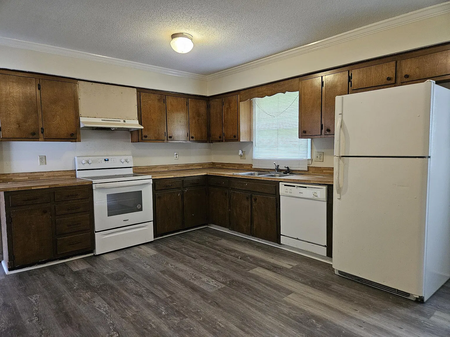 2 bed, 2.5 bath, 1380 sqft, $1,295 — Photo 3