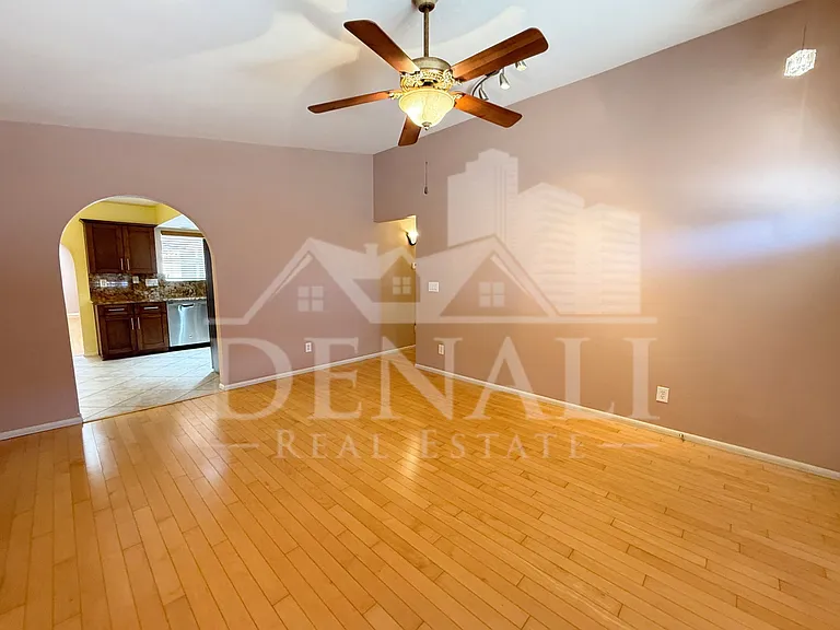 2102 W Knox Rd — Photo 4