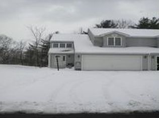 1012 Sterling Ridge Dr, Rensselaer, NY 12144
