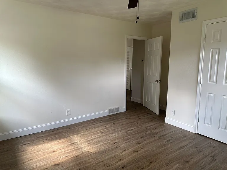 10823 Lake Gardens Dr — Photo 5