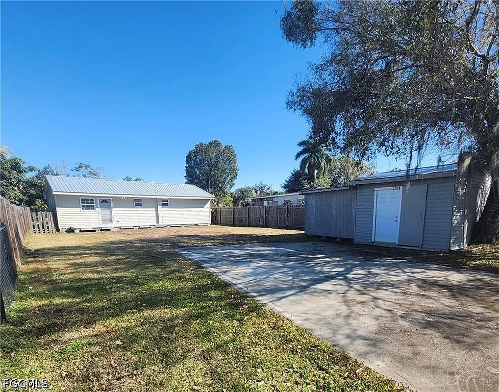 3 bed, 2.0 bath, 1182 sqft, $1,700 — Photo 1