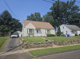 43 Winding Ln, East Hartford, CT 06118