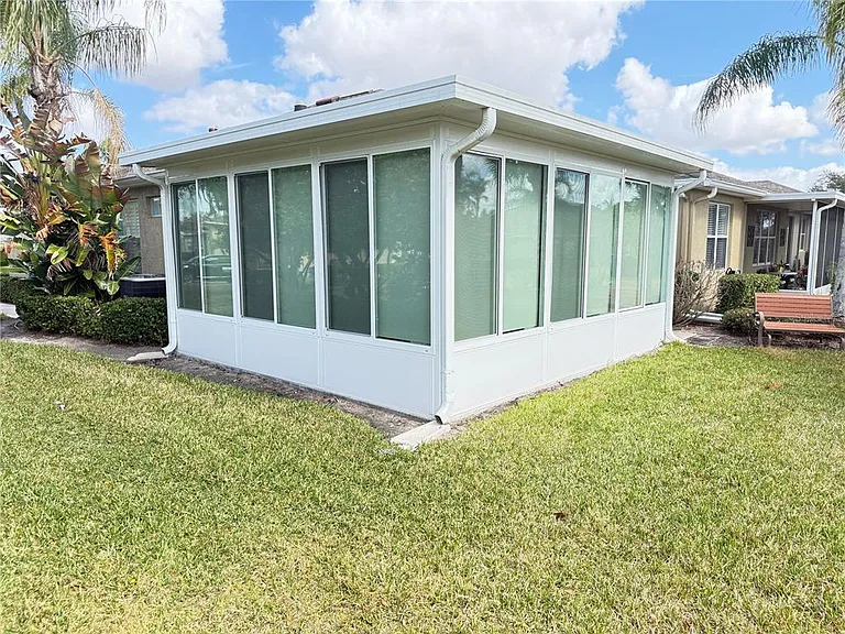 2052 Inverness Greens Dr — Photo 6