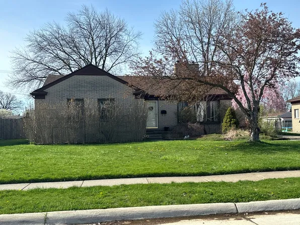 18550 Beechwood St, Roseville, MI 48066