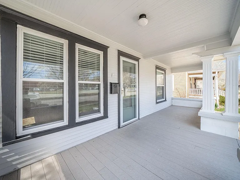 225 N Rutan Ave — Photo 2