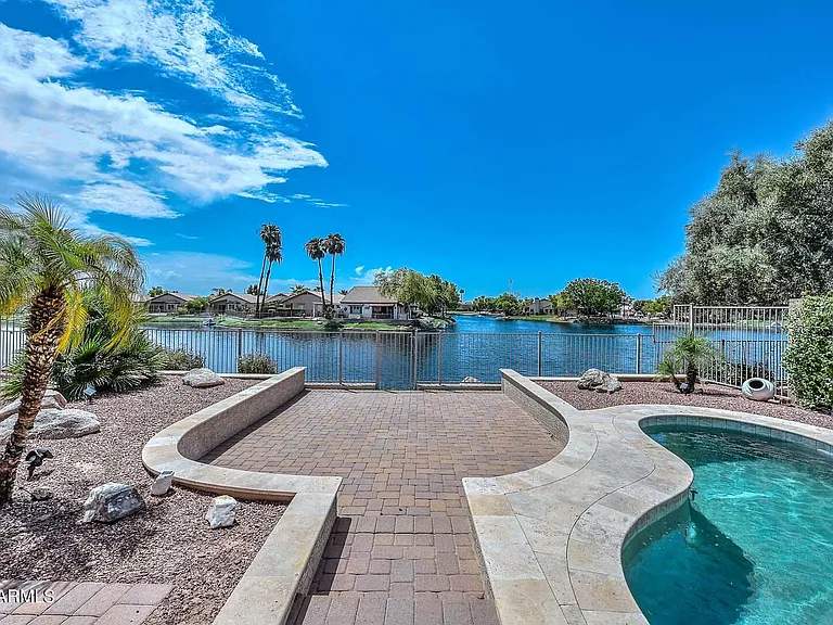 10509 W Runion Dr — Photo 33