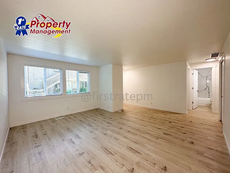 3205 W Rose Hill St — Photo 3