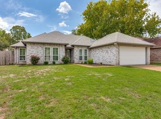 1212 Concho Dr, Benbrook, TX 76126