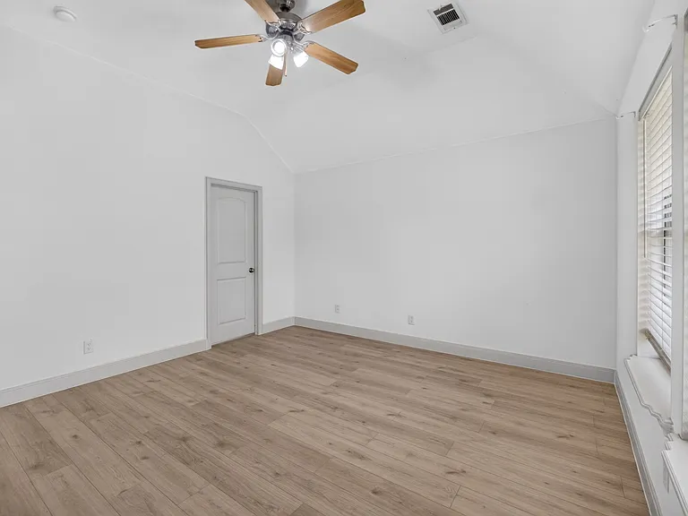 5709 Main St — Photo 17