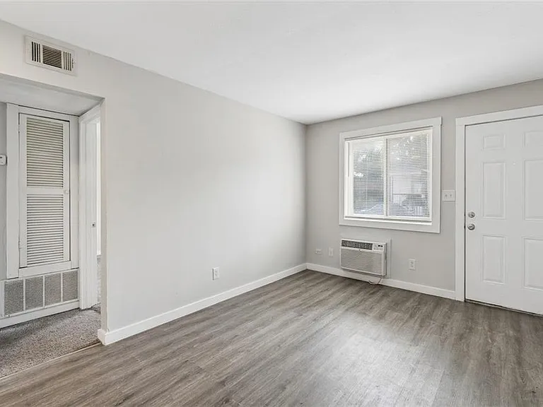 696 Hill St #6 — Photo 3