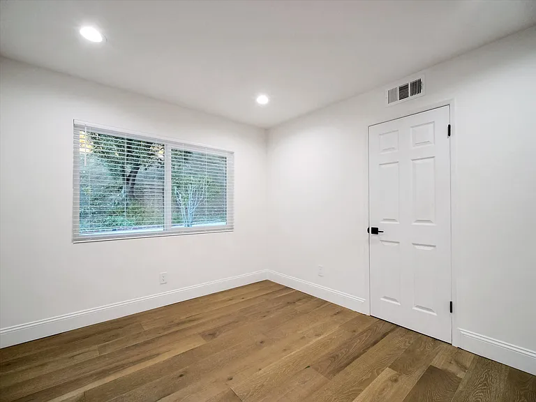 4732 Del Moreno Dr — Photo 29