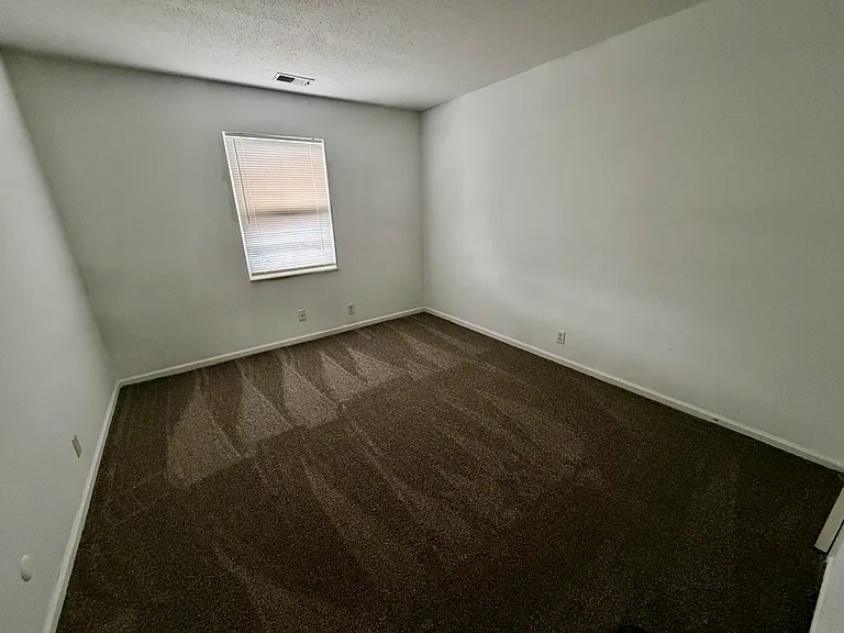 430 Lark Ct #D — Photo 3