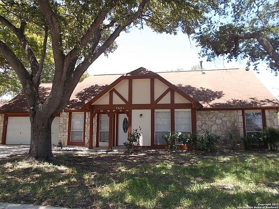 3rd image of 7601 ANTIQUE OAK ST