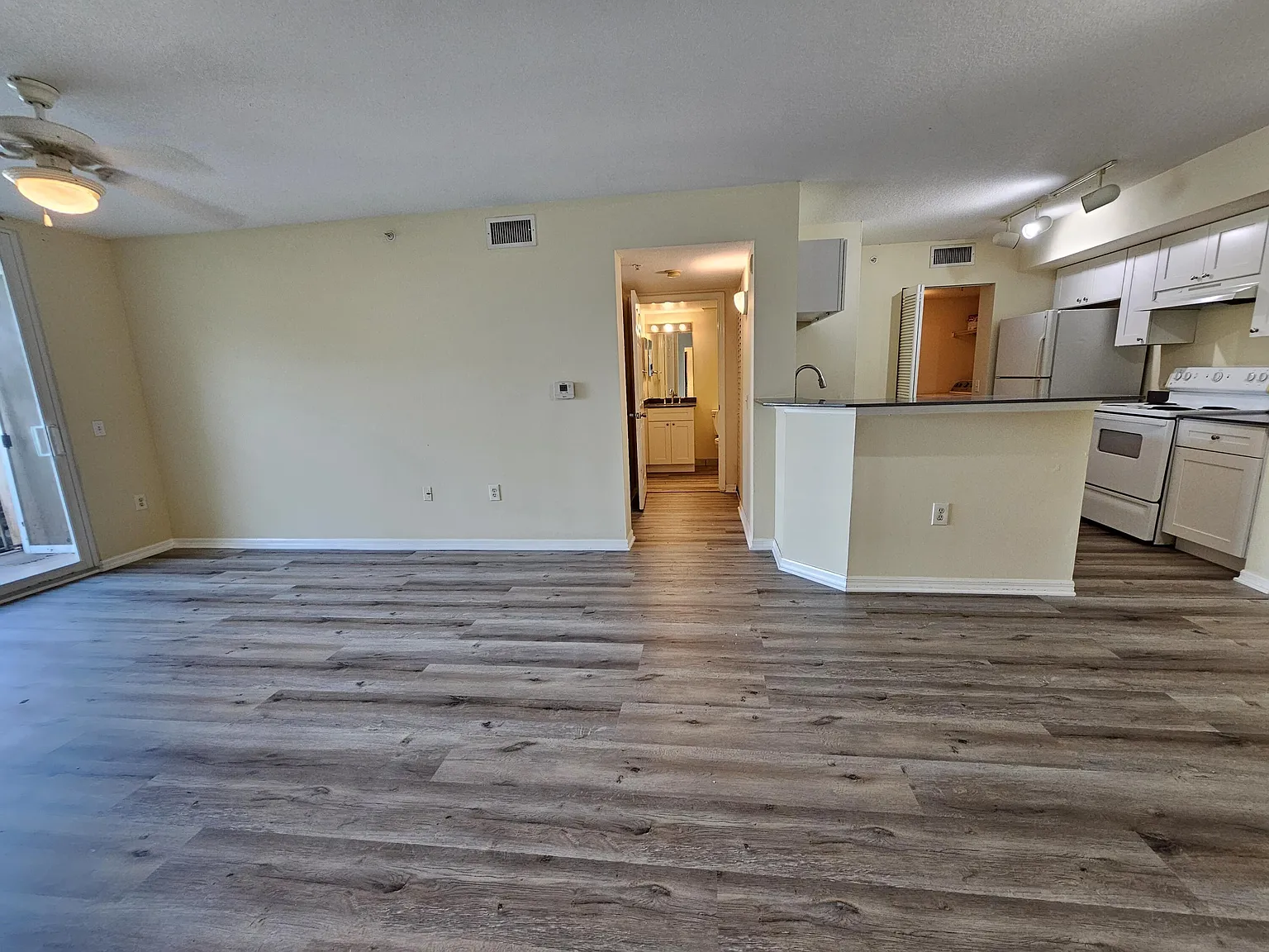 1 bed, 1.0 bath, 793 sqft, $1,850 — Photo 3