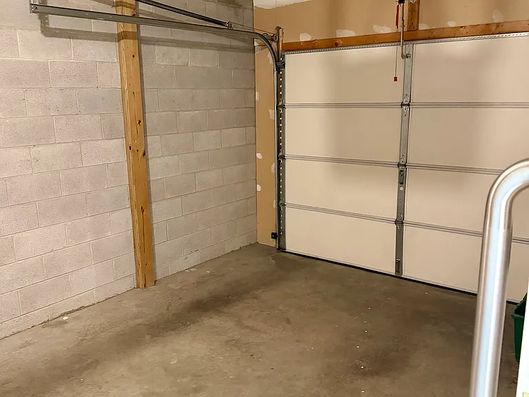 105 Acorn Ln — Photo 8