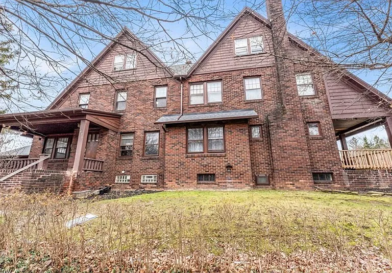 2675 Idlewood Rd — Photo 1