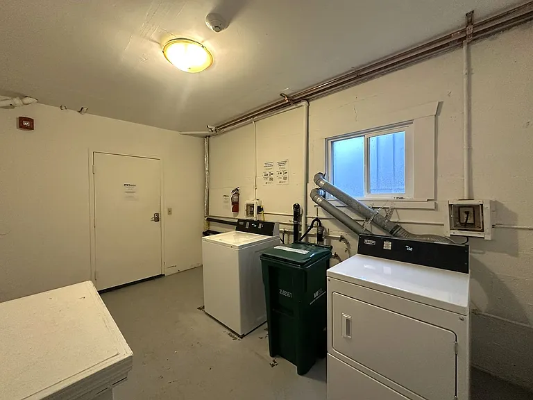 Belmont - 13 Unit — Photo 18