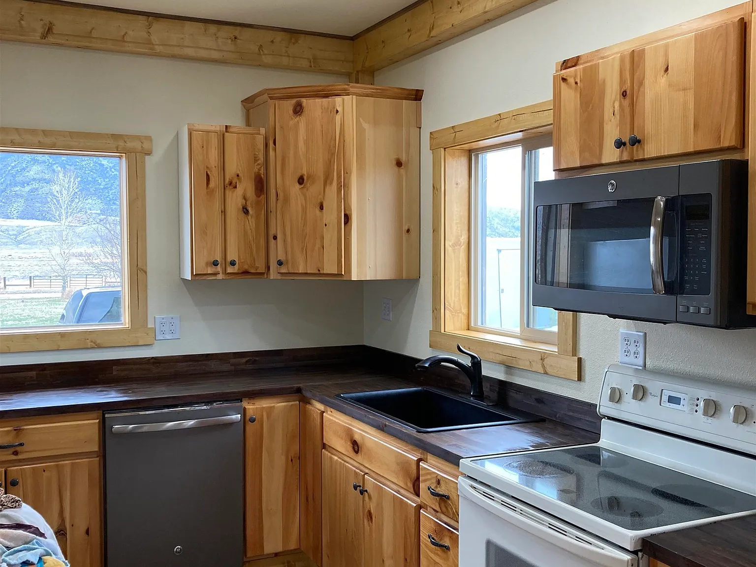 2 bed, 1.0 bath, 960 sqft, $1,900 — Photo 4