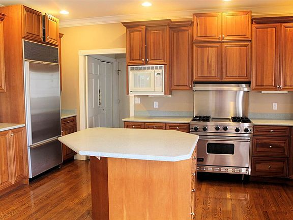 2nd image of 2905 Dover Dr