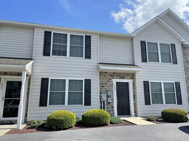 127 Redstone Dr — Photo 1