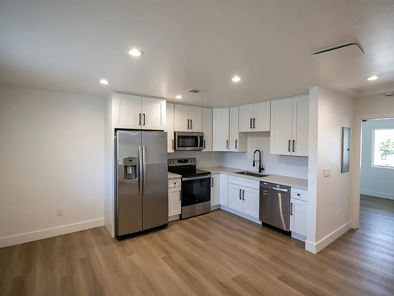 5921 Woodruff Ave #4 — Photo 1