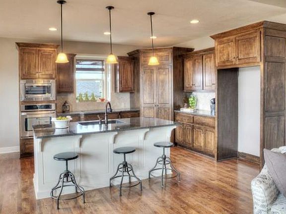 4th image of 1316 NE Woods Edge Cir