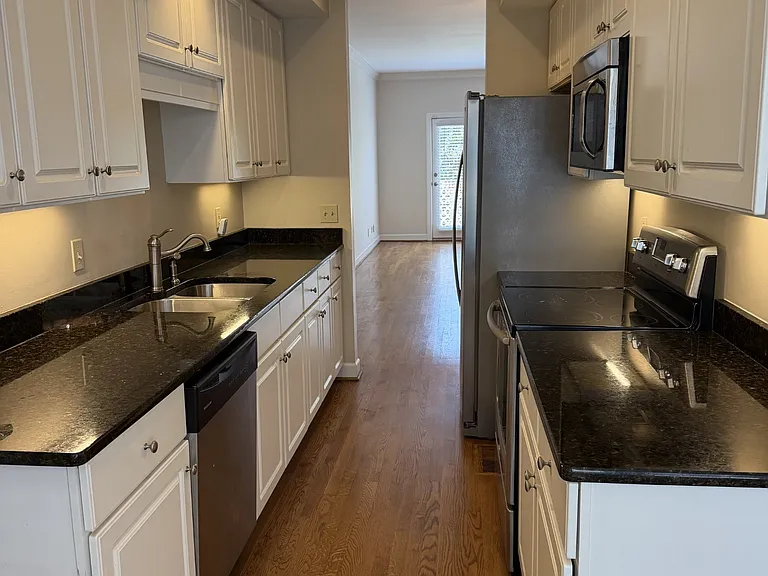 354 Ardsley Pl — Photo 3