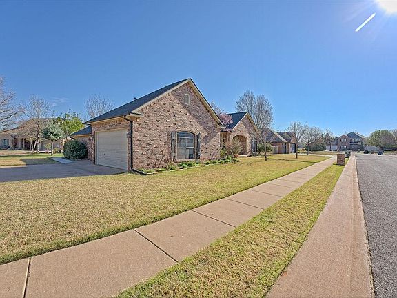 3rd image of 1825 Tall Grass Ct