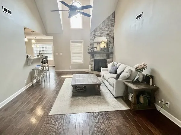 3781 Windhaven Dr — Photo 2