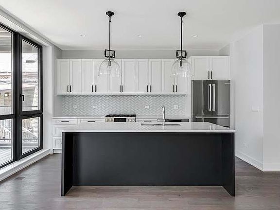 3rd image of 1450 N Bosworth Ave #1R