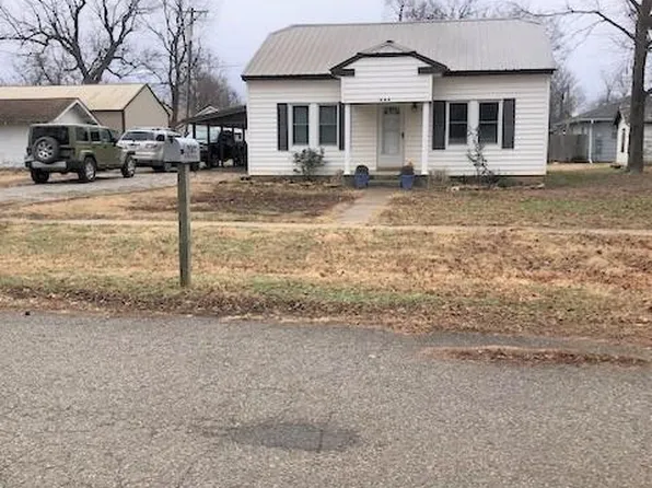 215 W 4th St, Moline, KS 67353