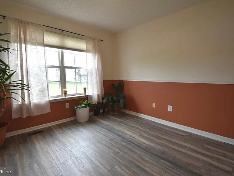 83 Hunt Club Dr — Photo 2