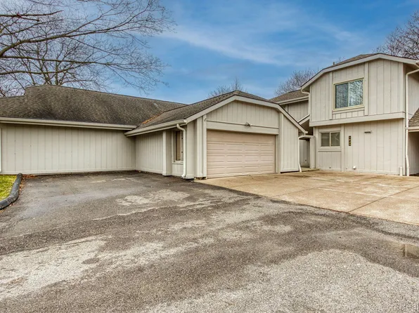 1845 Golf Ridge Dr, Bloomfield Hills, MI 48302