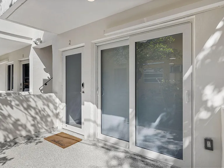 112 SW 11th Ave #1 — Photo 2