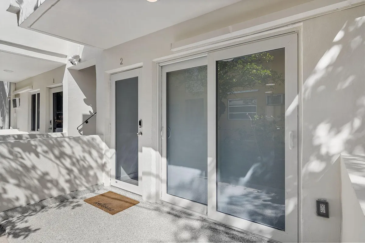 Building Photo - 112 SW 11th Ave #1