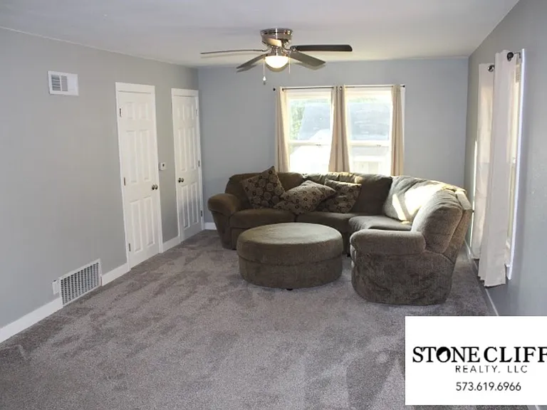 708 Houchin St — Photo 11