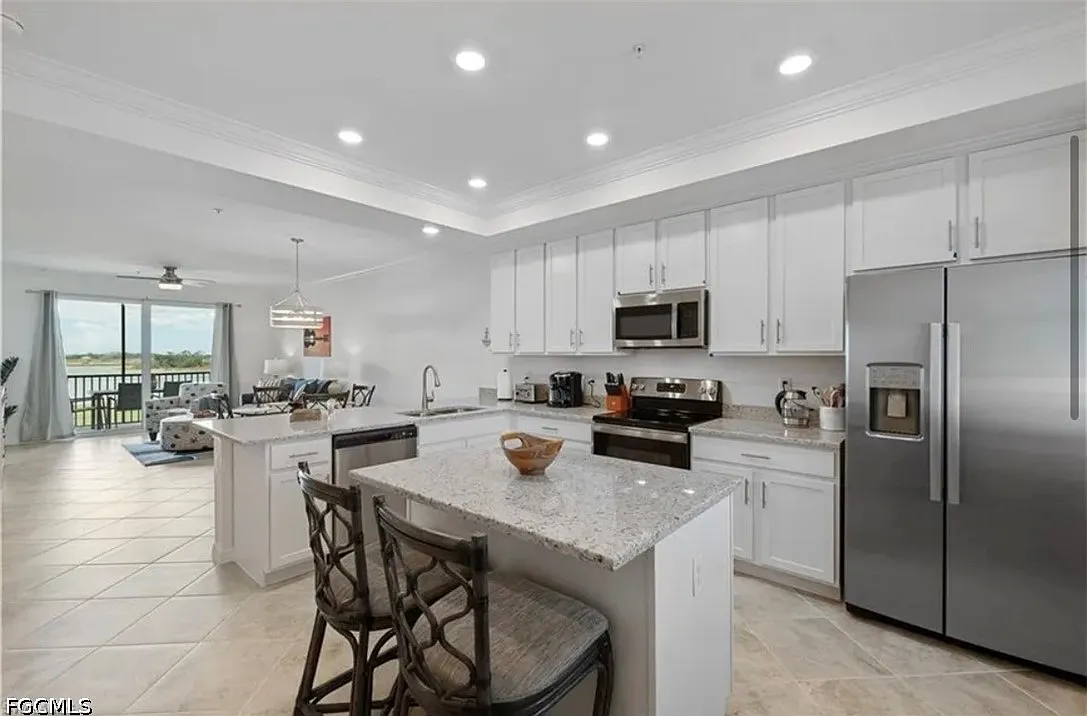 2 bed, 2.0 bath, 1120 sqft, $4,700 — Photo 3