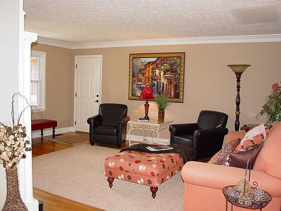 2nd image of 109 Lomond Dr